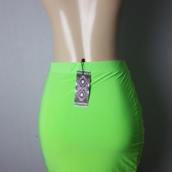SOLD- New Neon Green Mini Skirt Size 12 - Picture 6 of 7